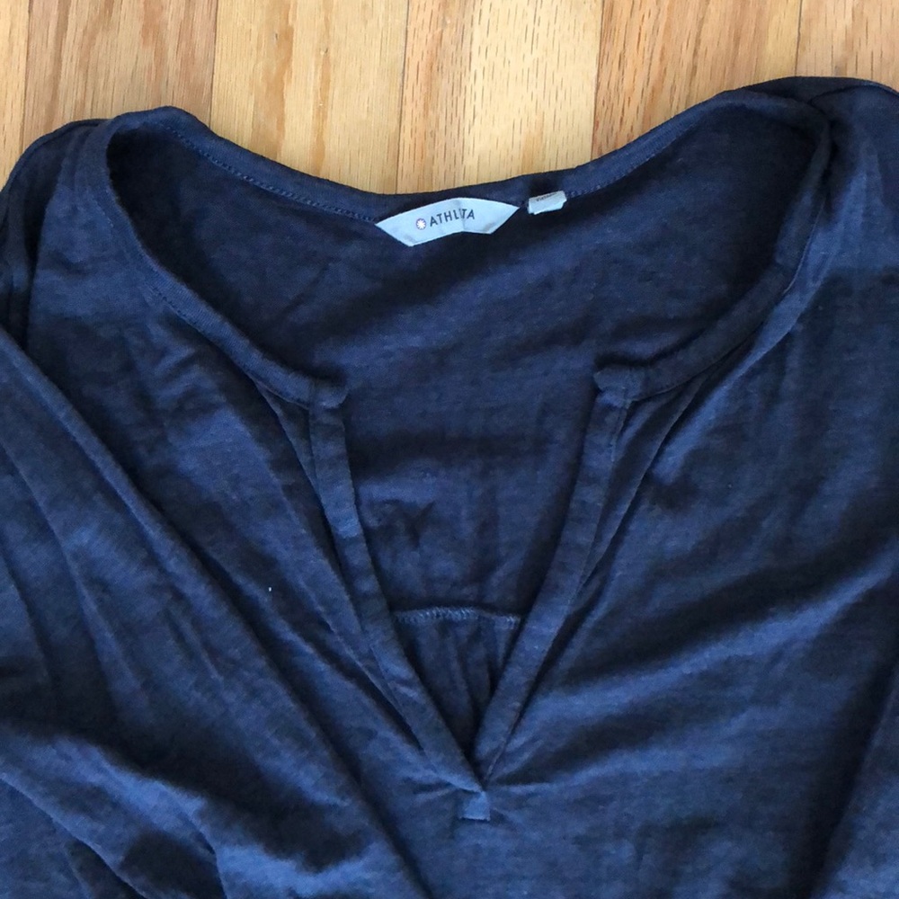 Like new 100% linen Athleta top size large